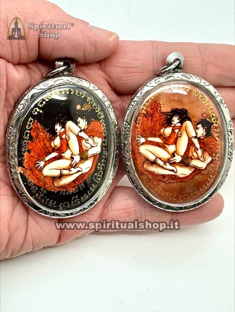 AMULETO THAILANDESE LOCKET "MAGIC PLAYBOY" CONQUISTA E SEDUCI QUALSIASI DONNA PEZZO RARISSIMO NON TORNA PIU'. (SCEGLI IL TUO COLORE)*