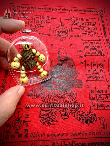 MASTER PAYOON ASSORBE E RIFLETTE CONTRO I TUOI NEMICI MAGIA NERA, INVIDIA, FATTURE, ENERGIE NEGATIVE dal TEMPIO WAT BANG PHRA CON TELA UFFICIALE REGALO! (UNICO PEZZO)*