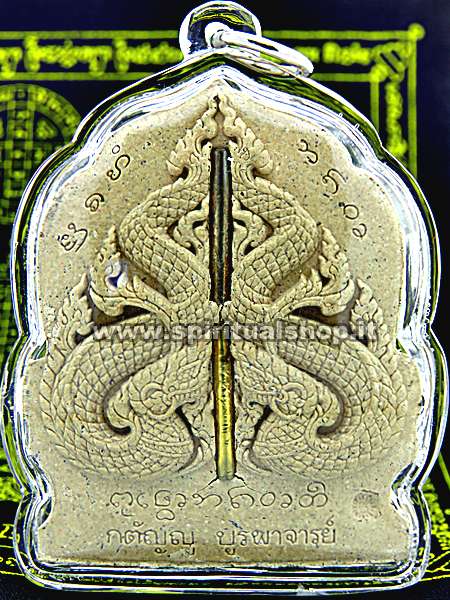 Amuleto BUDDHA ELITE Dorato con PEZZO ORIGINALE VESTE Arancione del Monaco Superiore Wat Bang Phra per RICCHEZZA E SUCCESSO* ULTIMO PEZZO!