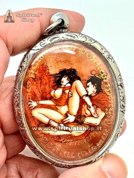 AMULETO THAILANDESE LOCKET "MAGIC PLAYBOY" CONQUISTA E SEDUCI QUALSIASI DONNA PEZZO RARISSIMO NON TORNA PIU'. (SCEGLI IL TUO COLORE)*