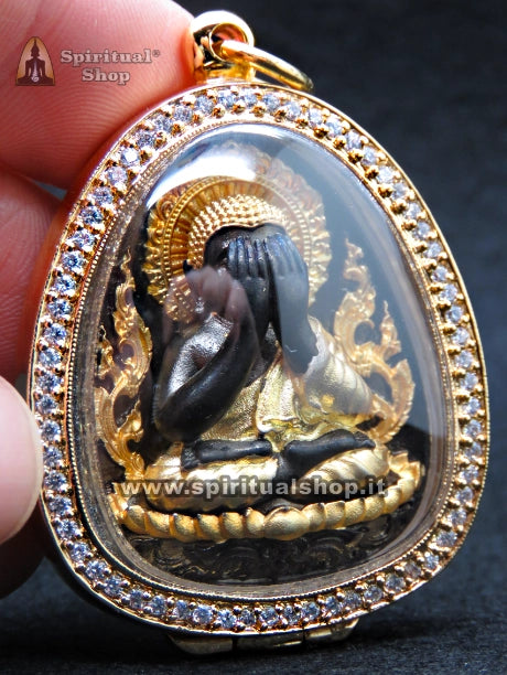 Amuleto Buddha Phra Pidta Thailandese - Potente Simbolo Tradizionale contro Sfortune, Forze Oscure e Avversità Economiche - Edizione Limited Edition Golden Black con Scatola del Tempio (Unico Pezzo)