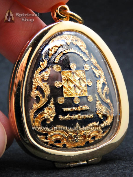 Amuleto Buddha Phra Pidta Thailandese - Potente Simbolo Tradizionale contro Sfortune, Forze Oscure e Avversità Economiche - Edizione Limited Edition Golden Black con Scatola del Tempio (Unico Pezzo)
