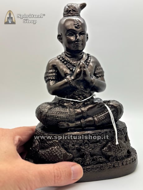 🔥KUMAN THONG "JAMPAREE" in LEK NAM PEE POTENTISSIMO (Dal Tempio dei Kuman Thong) PROGRAMMATO per Attirare DENARO e RICCHEZZA INFINITA + PHA YANT + CERTIFICATO BENI CULTURALI THAI (Solo 1 Disponibile!)*