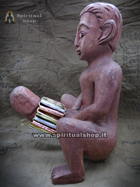 Statua Thailandese Scolpita in Legno di POR PER "DIO DELLA POTENZA" Seduzione e Conquista Sessuale – con 18 Takrut del Desiderio (Unico Pezzo)