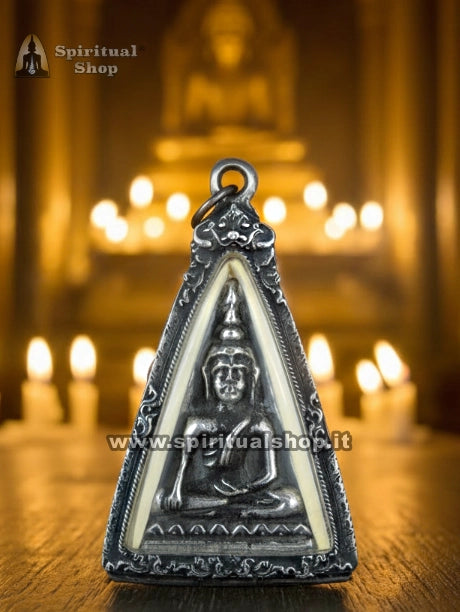 Talismano Thailandese Phra Nang Phaya in Metalli Sacri: Icona Tradizionale di Carisma, Leadership e Prosperità