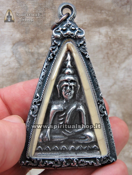 Talismano Phra Nang Phaya in Metalli Sacri: Icona Tradizionale di Carisma, Leadership e Prosperità