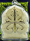 Amuleto BUDDHA ELITE Dorato con PEZZO ORIGINALE VESTE Arancione del Monaco Superiore Wat Bang Phra per RICCHEZZA E SUCCESSO* ULTIMO PEZZO!