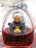 Amuleto Speciale Guman Thong 'Faccia d'oro' (Versione OLIO ROSSO RUBINO) nella posa Dea Nang Kwak Specifico per Entrate Economiche*