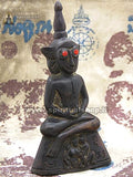 statuina thailandese phra gang cappello dritto